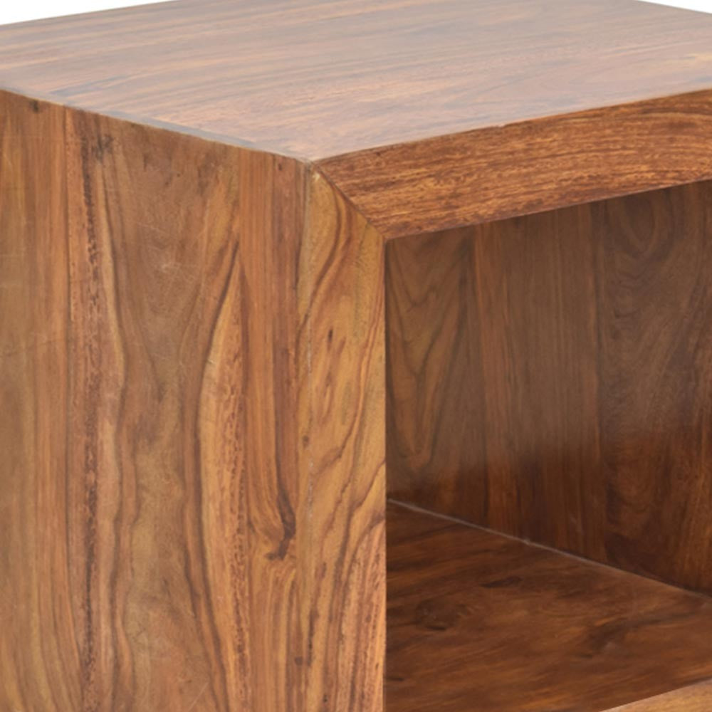 Itzel Peg Table