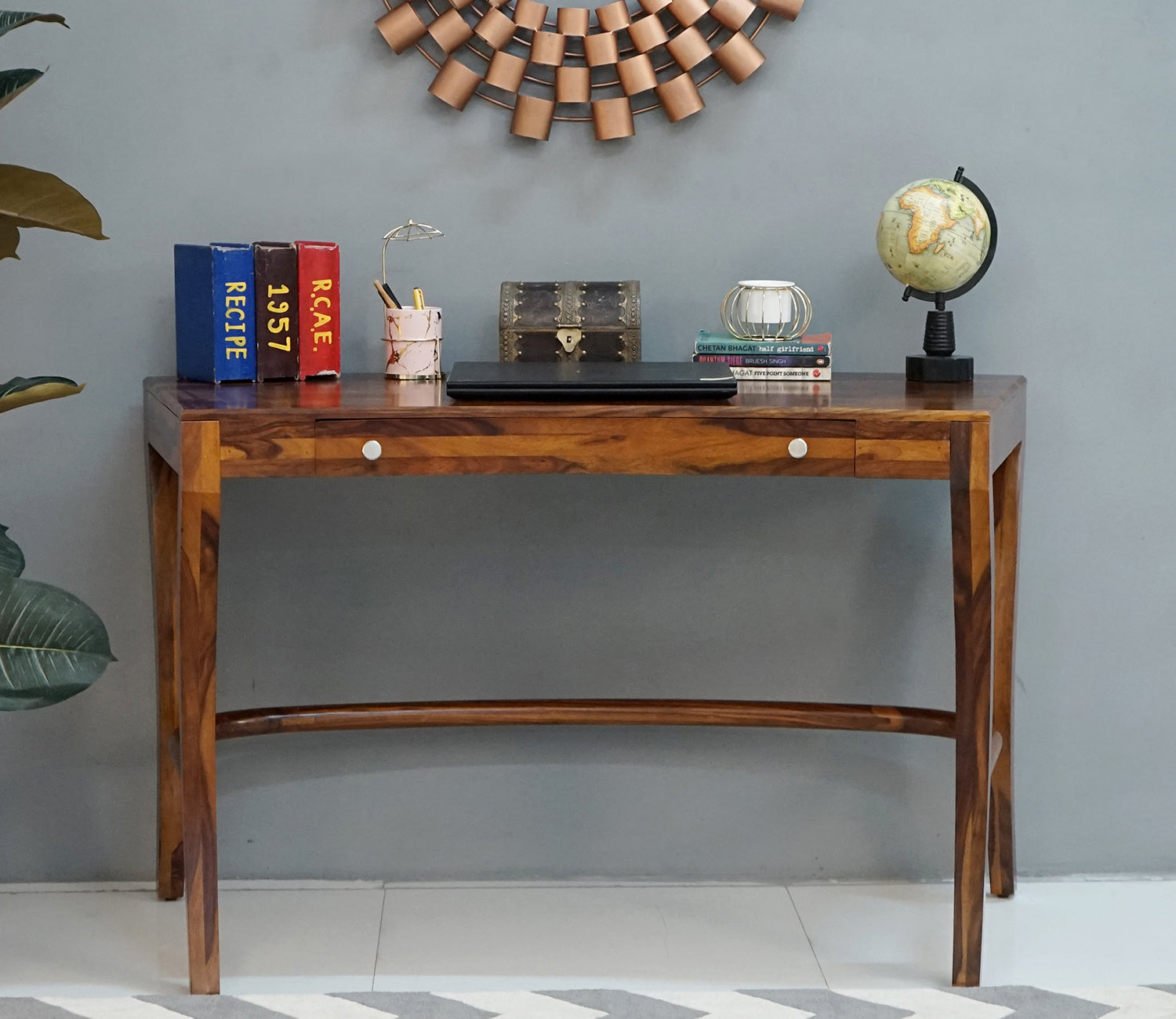 Evelyn Study Table