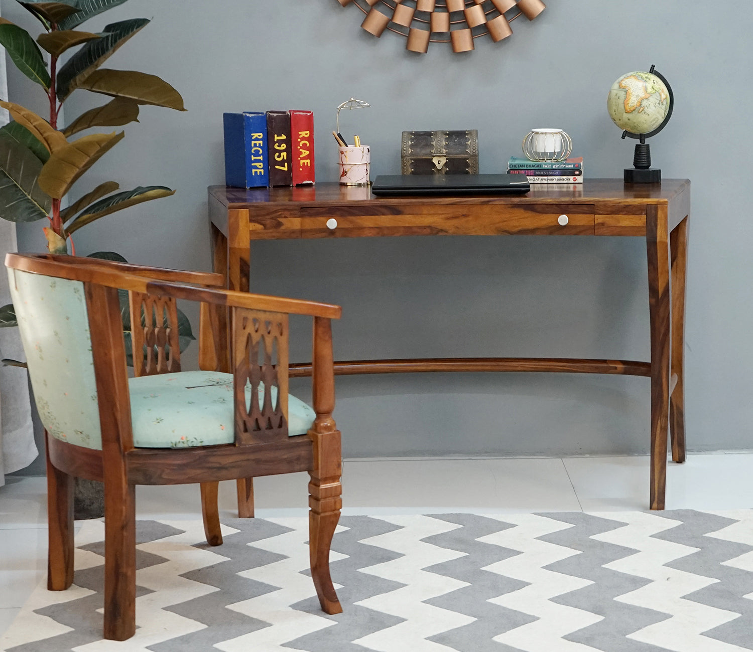 Evelyn Study Table