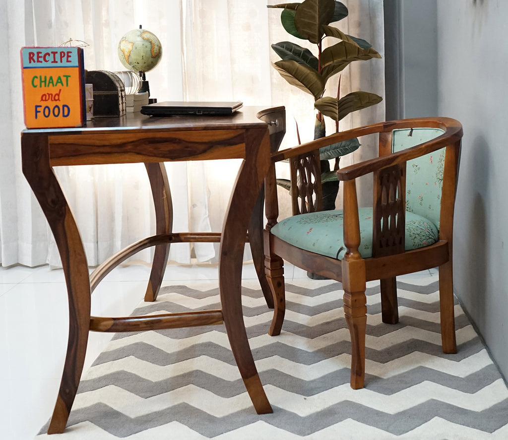 Evelyn Study Table
