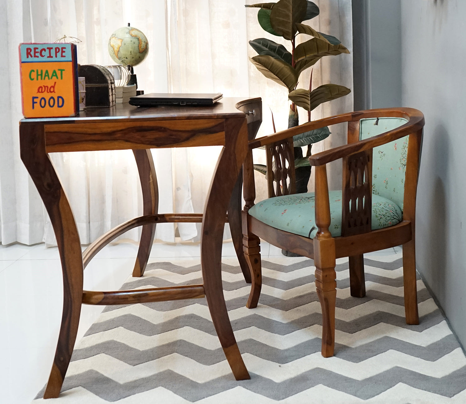 Evelyn Study Table