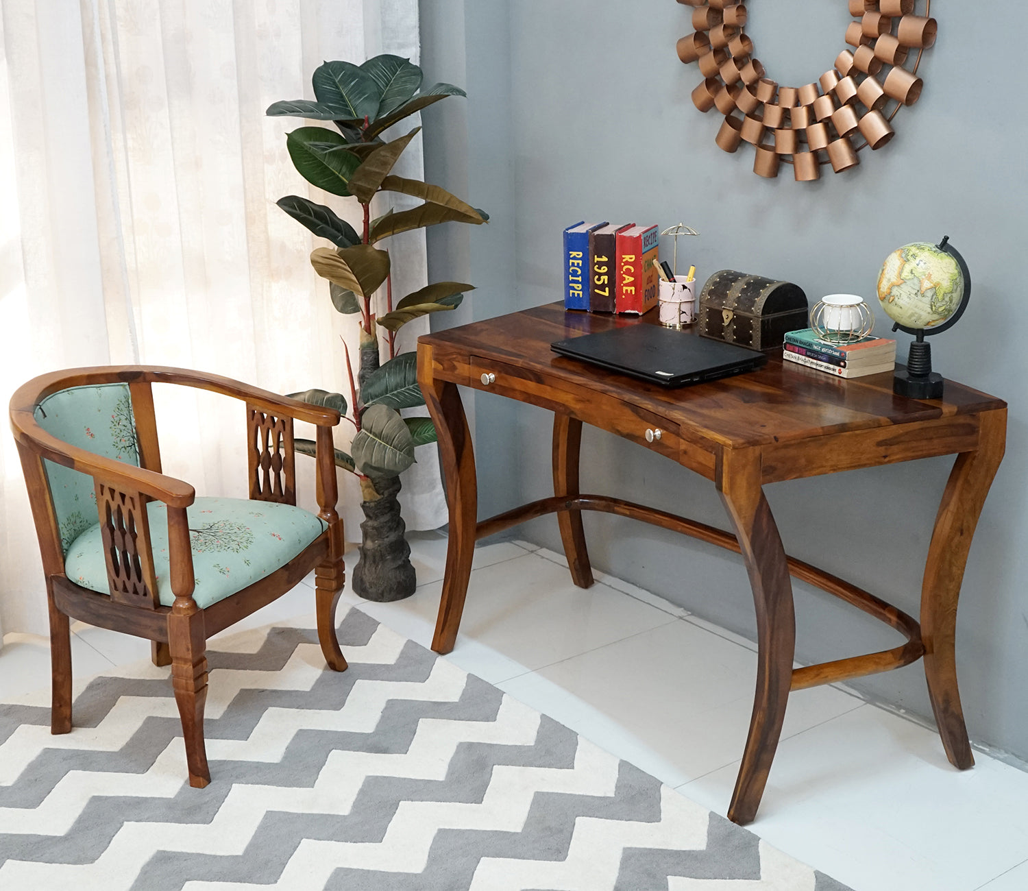 Evelyn Study Table
